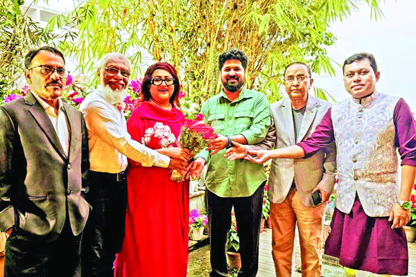 ববিতাকে চলচ্চিত্র পরিচালক সমিতির শুভেচ্ছা