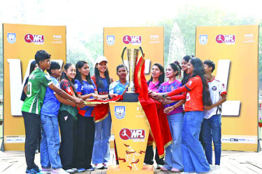 নারী ফুটবলের ট্রফি উন্মোচন