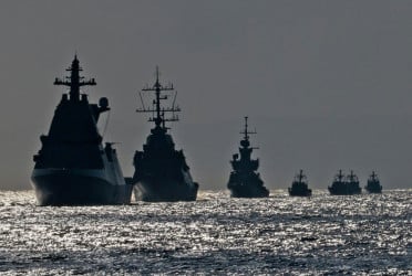 ইরানের জলসীমা থেকে মার্কিন জাহাজগুলোকে দূরে থাকার নির্দেশনা যুক্তরাষ্ট্রের