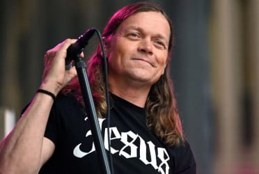 ক্যান্সারের কাছে হেরে গেলেন ‘থ্রি ডোরস ডাউনের’ লিড ভোকাল