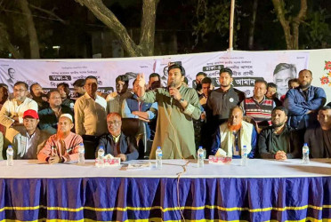 কেরানীগঞ্জে বাবার নির্বাচনি প্রচারণায় ব্যস্ত ছেলে