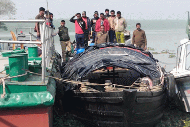 সুন্দরবনে ২৫ জেলে আটক, ৪০০ কেজি পারশে পোনা জব্দ