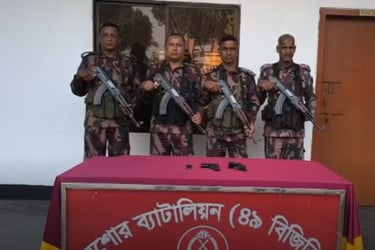 বেনাপোলে সীমান্তে বিজিবির অভিযানে অস্ত্র ও গুলি উদ্ধার