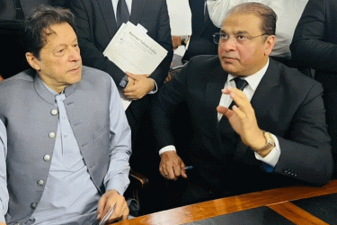 ইমরান খানের সঙ্গে দেখা করতে আইনজীবীকে অনুমতি