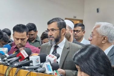 বুধবার সকাল থেকে ব্যালট পেপার কেন্দ্রে কেন্দ্রে পৌঁছাবে : ইসি সানাউল্লাহ