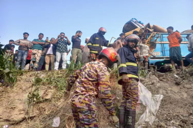 ভাঙ্গায় বাস-ট্রাক সংঘর্ষে ১৭ জন আহত