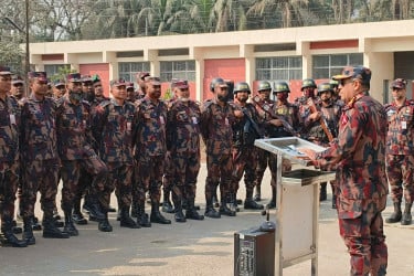ফরিদপুর ও মুন্সীগঞ্জে নির্বাচনী বেইজ ক্যাম্প পরিদর্শন করলেন বিজিবি মহাপরিচালক