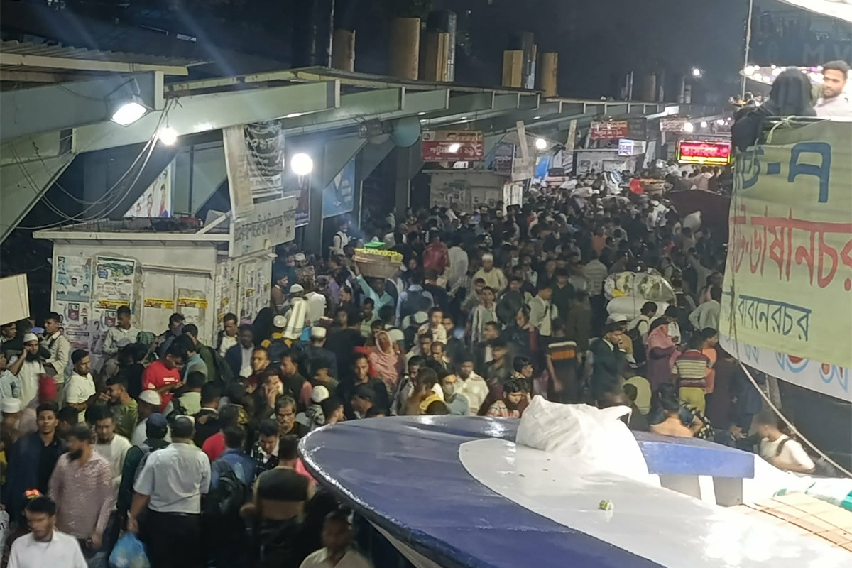 ভোটের ছুটিতে সদরঘাটে ঘরমুখো মানুষের উপচে পড়া ভিড়, ভোগান্তি