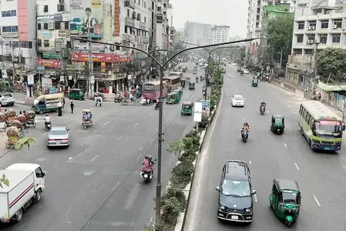 সব যান বন্ধ নয়: কারা চলাচলে ছাড় পাচ্ছে