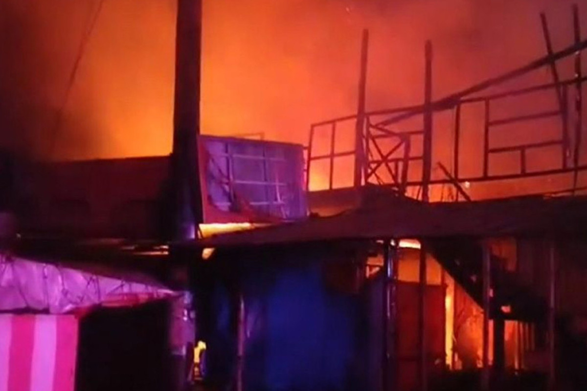 পূর্বাচল নীলা মার্কেটে অগ্নিকাণ্ড, পুড়ে ছাই ৫ দোকান