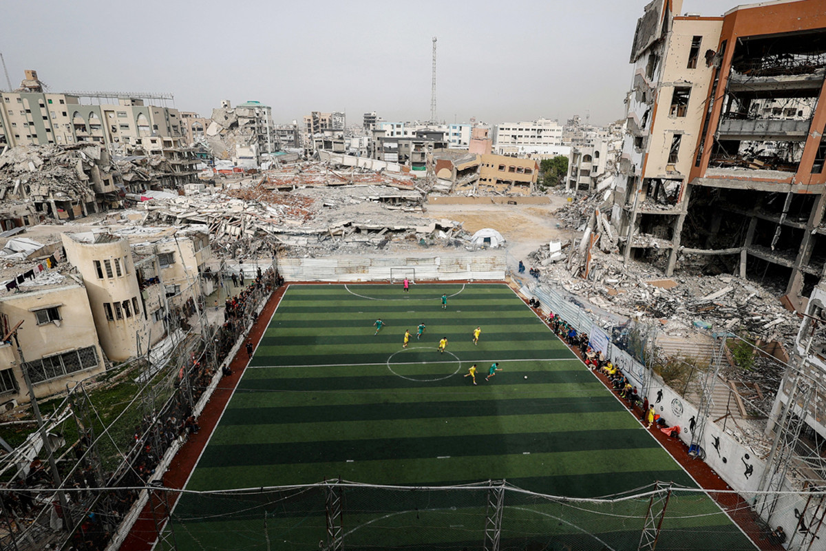 ধ্বংসস্তূপের মাঝেই গাজায় ফিরল ফুটবল