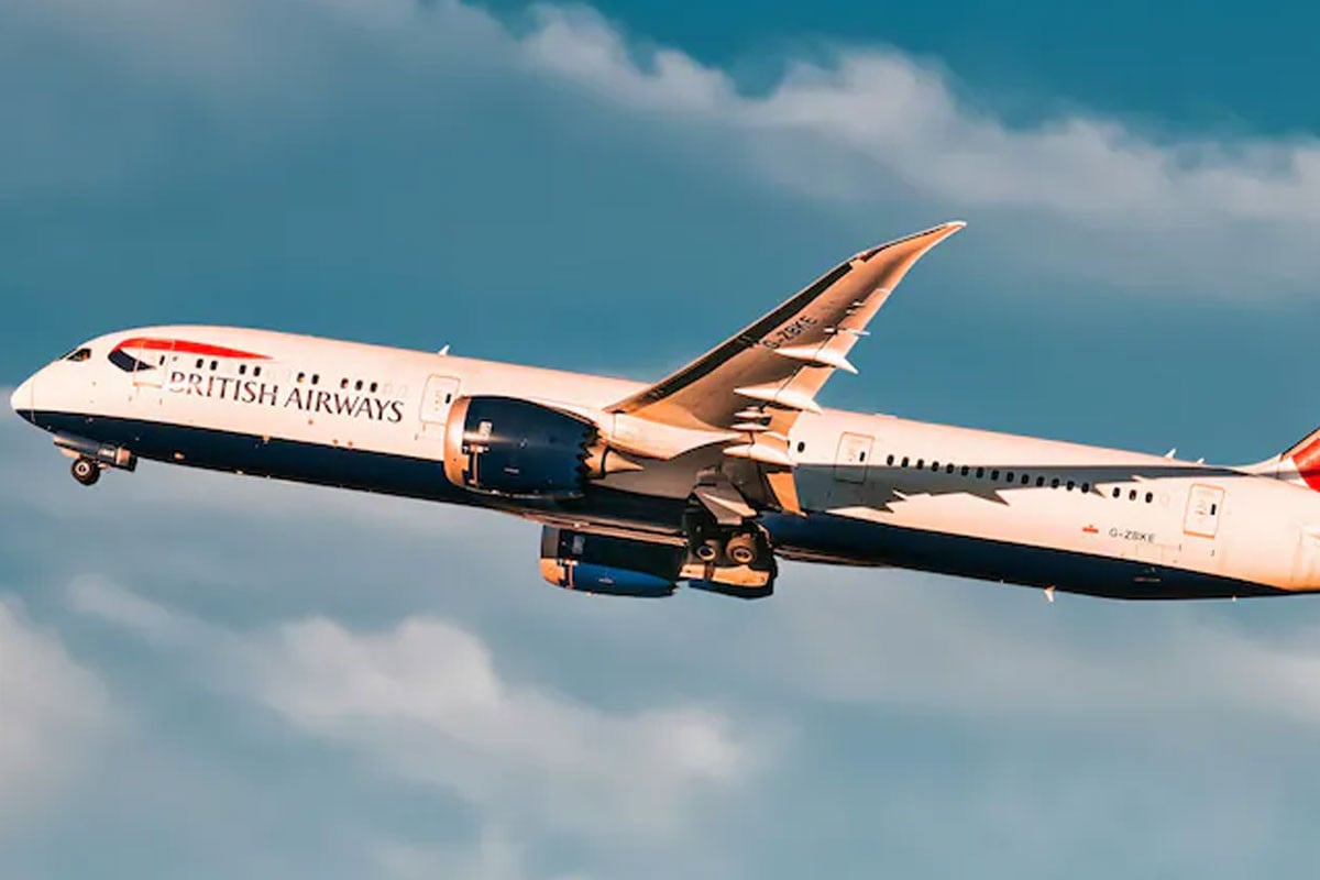 যাত্রীর দেওয়া গাঁজাযুক্ত ক্যান্ডি খেয়ে অসুস্থ উড়োজাহাজের তিন ক্রু!