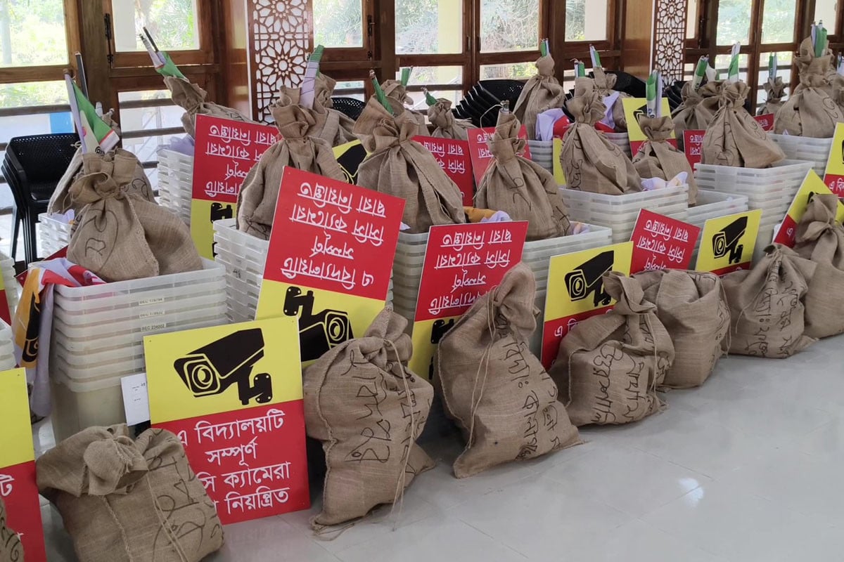 মেহেরপুরে দুইটি আসনে নির্বাচন ও গণভোটের সরঞ্জাম বিতরণ শুরু