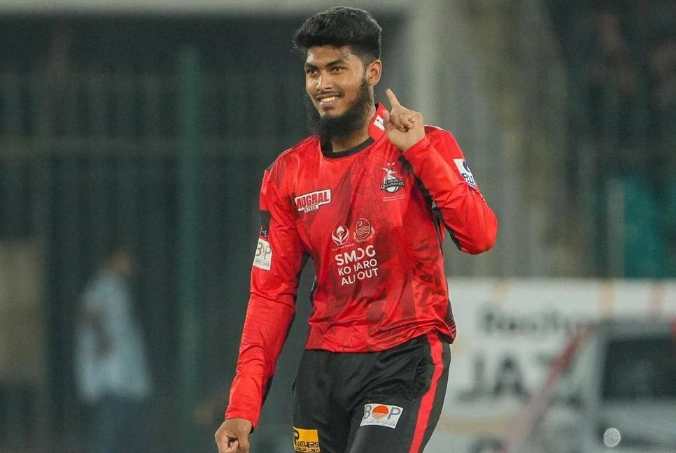 পিএসএল : ৩ কোটি রুপিতে রাওয়ালপিন্ডিতে রিশাদ