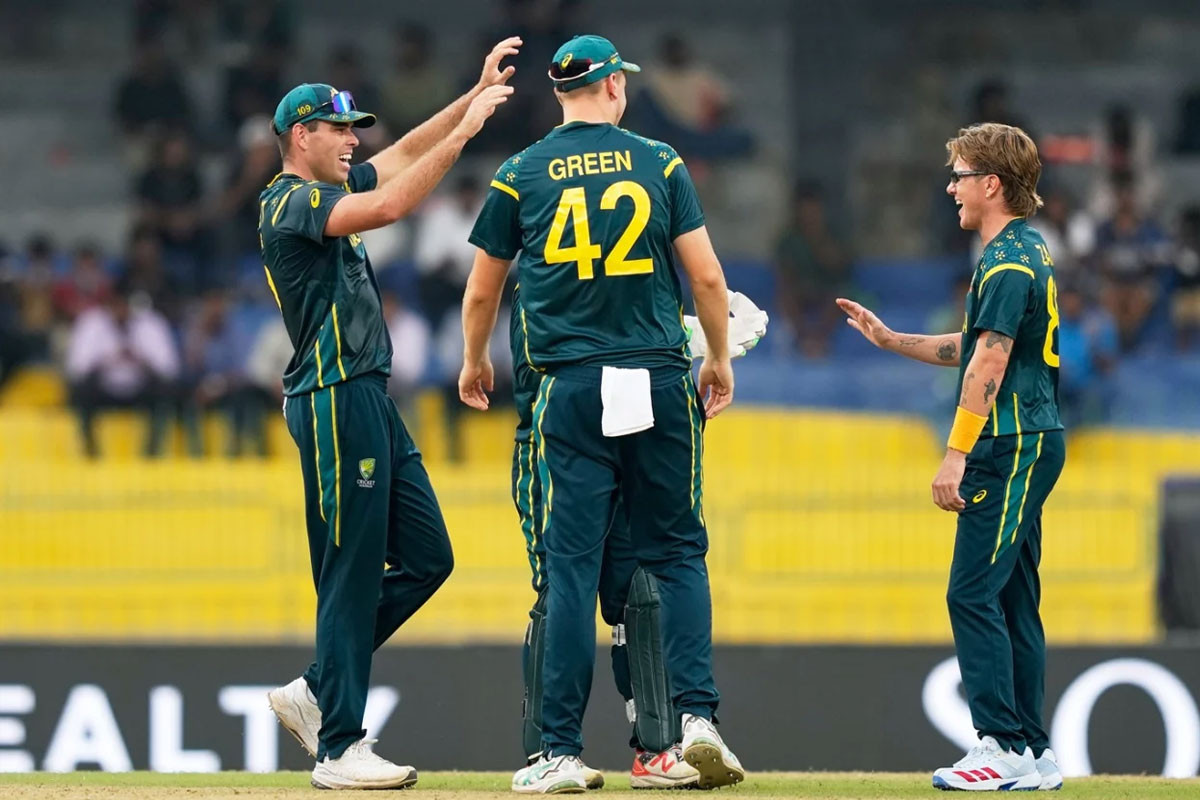 এলিস-জাম্পার দাপটে অস্ট্রেলিয়ার উড়ন্ত সূচনা