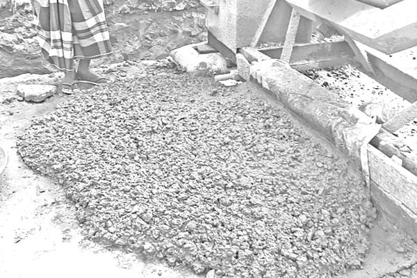 ড্রেন নির্মাণে নিম্নমানের সামগ্রী ব্যবহারের অভিযোগ