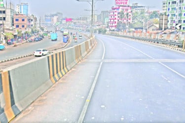 নির্বাচনি আমেজে ঢাকা ঈদের মতোই ফাঁকা