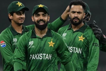 প্রতিশোধ নিয়ে গ্রুপের শীর্ষে পাকিস্তান, পেছনে পড়ল ভারত