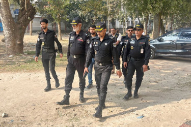 রাজবাড়ীর বিভিন্ন ভোটকেন্দ্র পরিদর্শনে র‌্যাব
