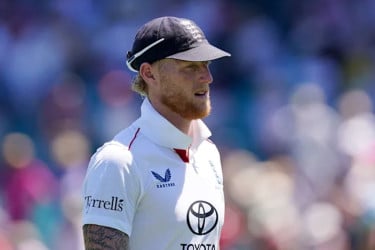 বলের আঘাতের পর স্টোকসের অস্ত্রোপচার