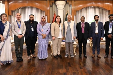 প্রধান উপদেষ্টার সঙ্গে আনফ্রেলের নির্বাচন পর্যবেক্ষক দলের সাক্ষাৎ