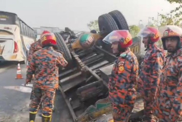 ঢাকা-মাওয়া এক্সপ্রেসওয়েতে বাস-ট্রাক সংঘর্ষে আহত ৮