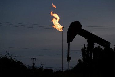 ভেনেজুয়েলার তেল খাত সম্পর্কিত নিষেধাজ্ঞা আরও শিথিল যুক্তরাষ্ট্রের