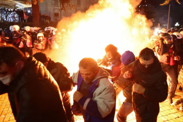 সরকারবিরোধী সহিংস বিক্ষোভে উত্তাল আলবেনিয়া, গ্রেফতার ১৩