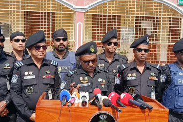 দিনাজপুর নির্বাচন উপলক্ষ্যে নিরাপত্তা পরিকল্পনা নিয়ে র‌্যাবের ব্রিফিং