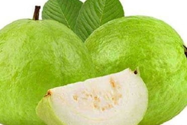 খোসাসহ পেয়ারা খাচ্ছেন? কী হয় জেনে নিন