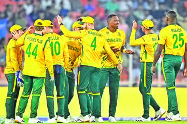 দুই সুপার ওভারের নাটকীয় এক ম্যাচ