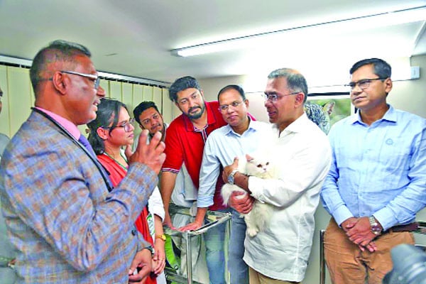 প্রাণীদের পাশে তারেক রহমান