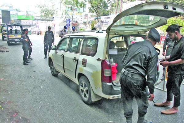 আইনশৃঙ্খলা বাহিনীর কঠোর অবস্থান
