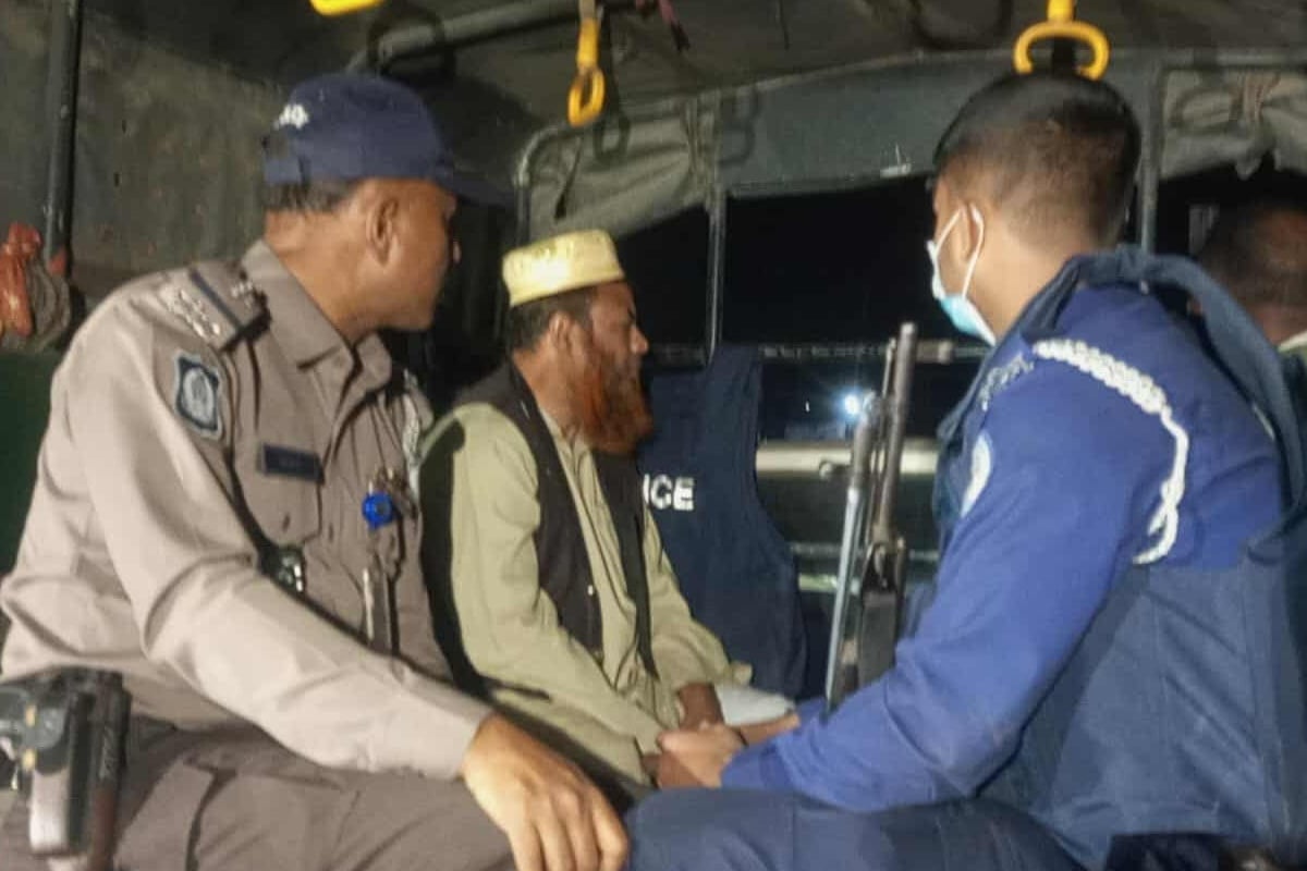 বগুড়ায় ভোটকেন্দ্রে অনুপ্রবেশের দায়ে জামায়াত নেতা আটক