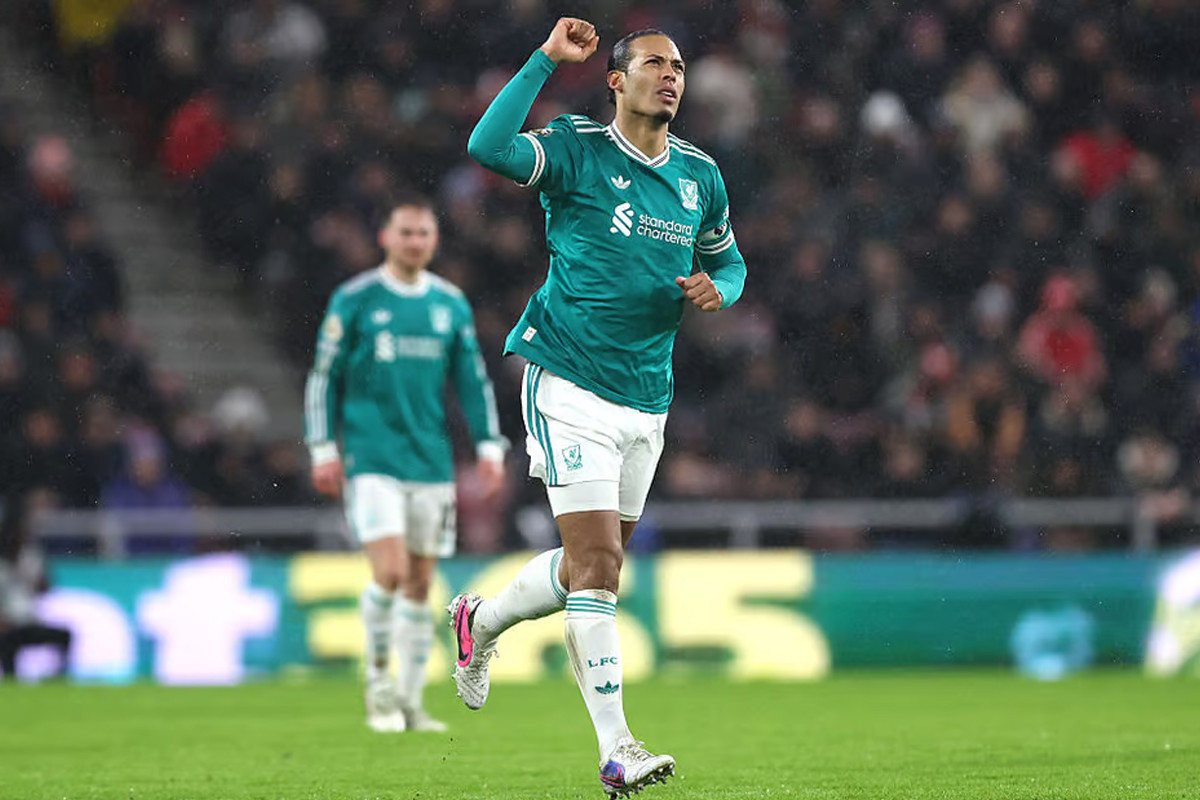 ভ্যান ডাইকের রেকর্ড গড়া গোলে লিভারপুলের জয়