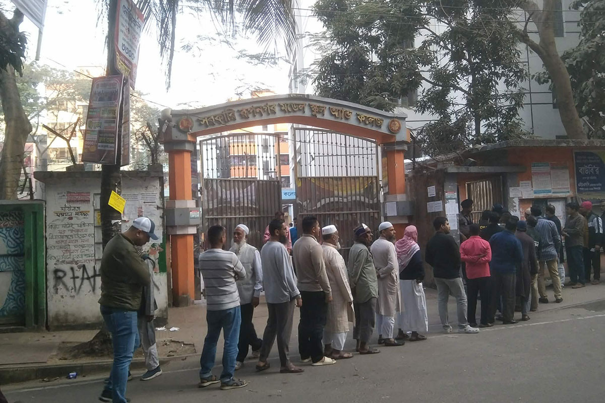 প্রথমবার ভোট দিয়ে উচ্ছ্বসিত দুই ভোটার