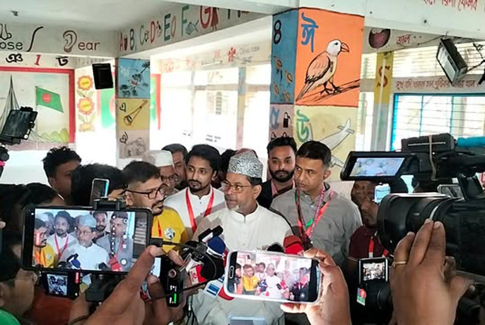 জটিলতা কাটিয়ে ভোট দিলেন বিএনপি প্রার্থী হামিদুর