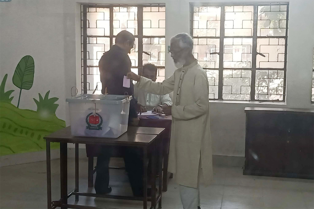 মোহাম্মদপুরে কেন্দ্রের পরিবেশ নিয়ে ভোটারদের সন্তুষ্টি