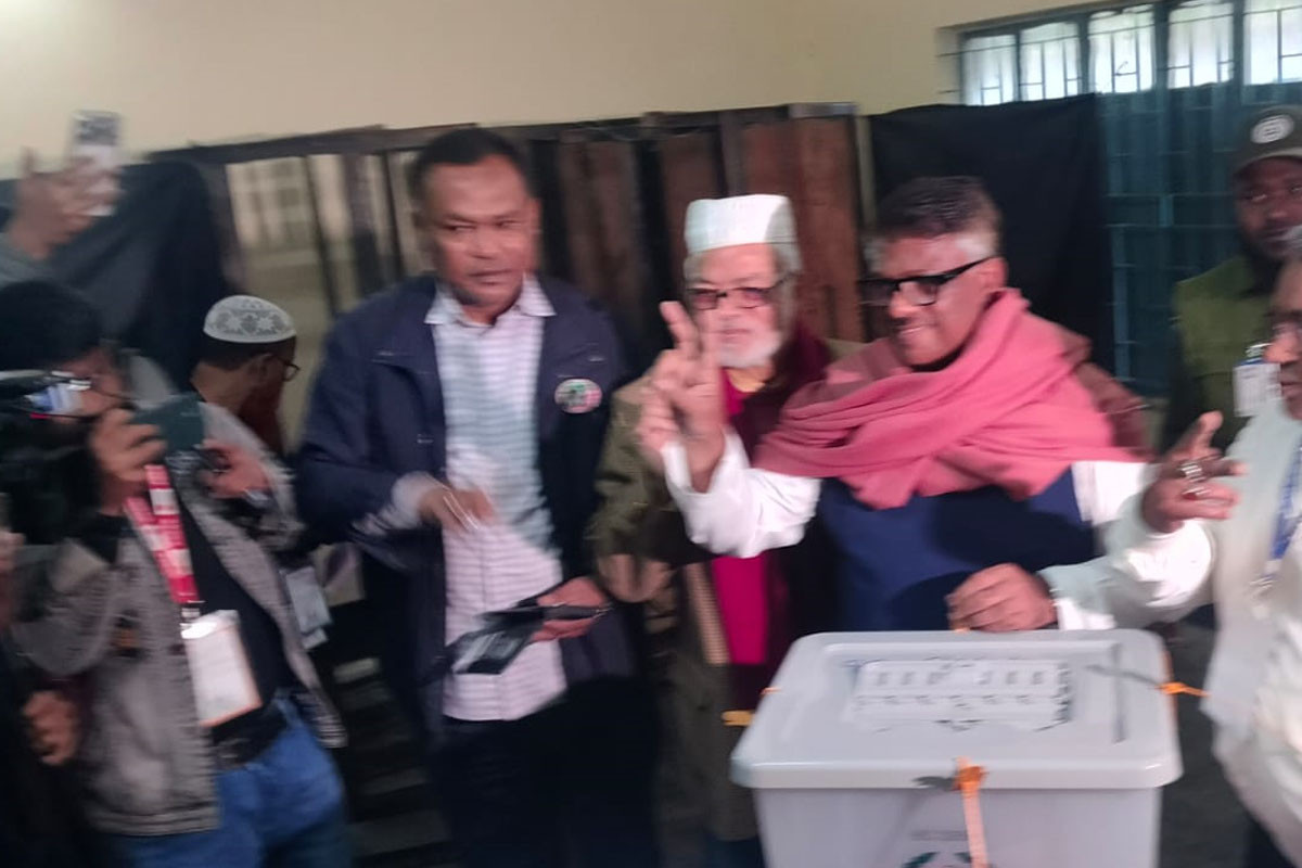ভোট দিলেন বিএনপি প্রার্থী দুলু