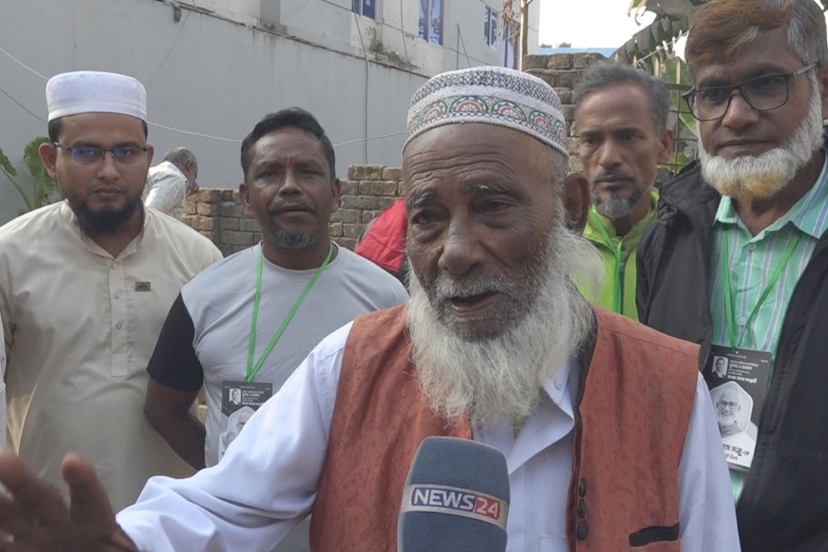 গতবার বের করে দেওয়া হয়েছিল, এবার পরিবেশ ভালো: শতবর্ষী ভোটার আবুল