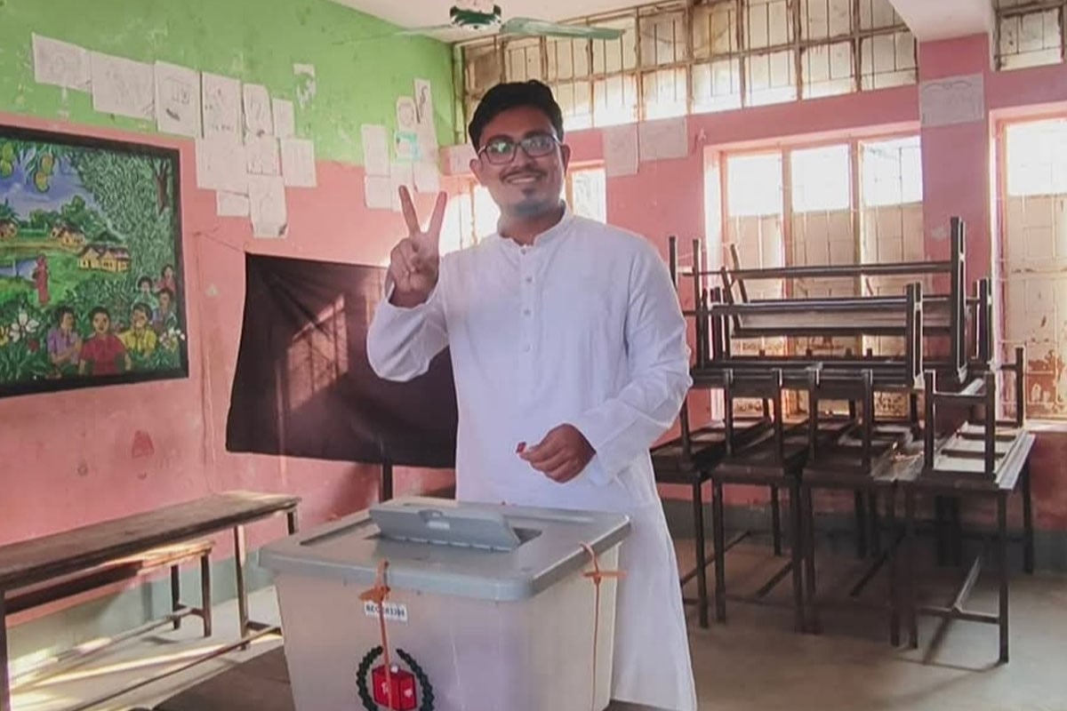 খাগড়াছড়িতে ২০৩ কেন্দ্রে উৎসব মুখর পরিবেশে ভোট গ্রহণ চলছে