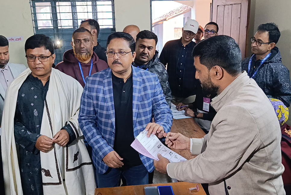 মাগুরায় উৎসবমুখর পরিবেশে চলছে ভোটগ্রহণ
