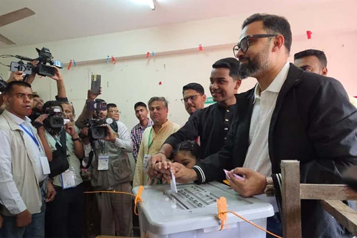 মানুষ স্বতঃস্ফূর্তভাবে ভোট দিতে পারছে: আমিনুল হক