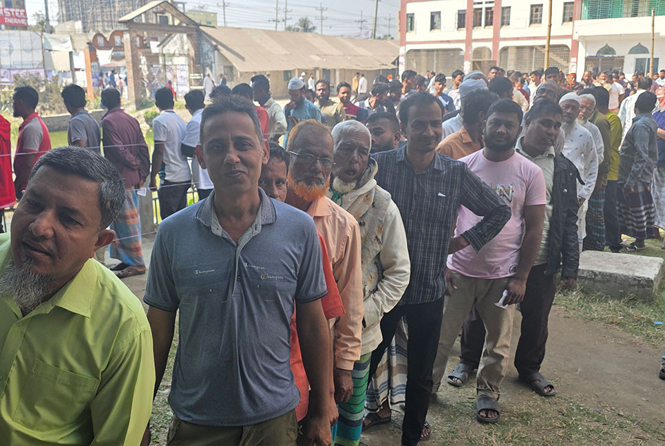 লক্ষ্মীপুরে ৪ ঘণ্টায় ভোট পড়েছে ২২ শতাংশ