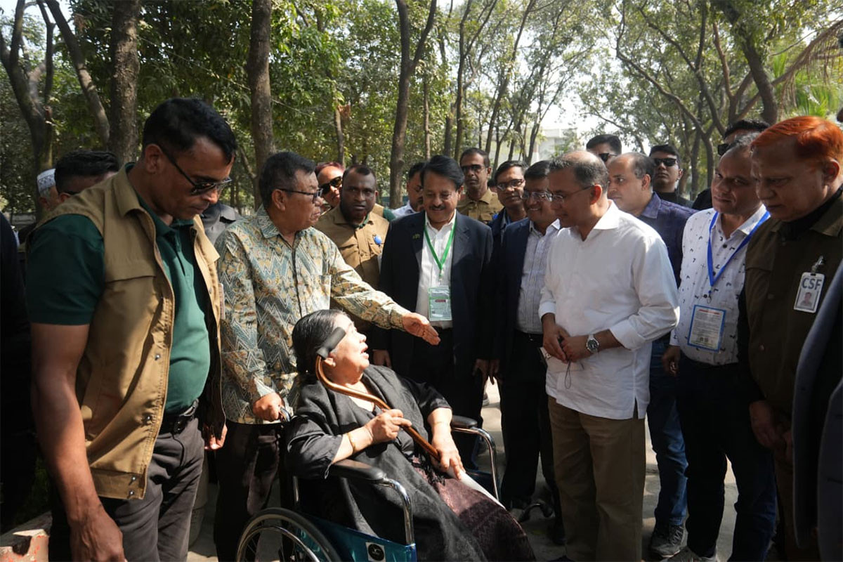 রাজধানীর বিভিন্ন কেন্দ্র পরিদর্শন করেছেন তারেক রহমান