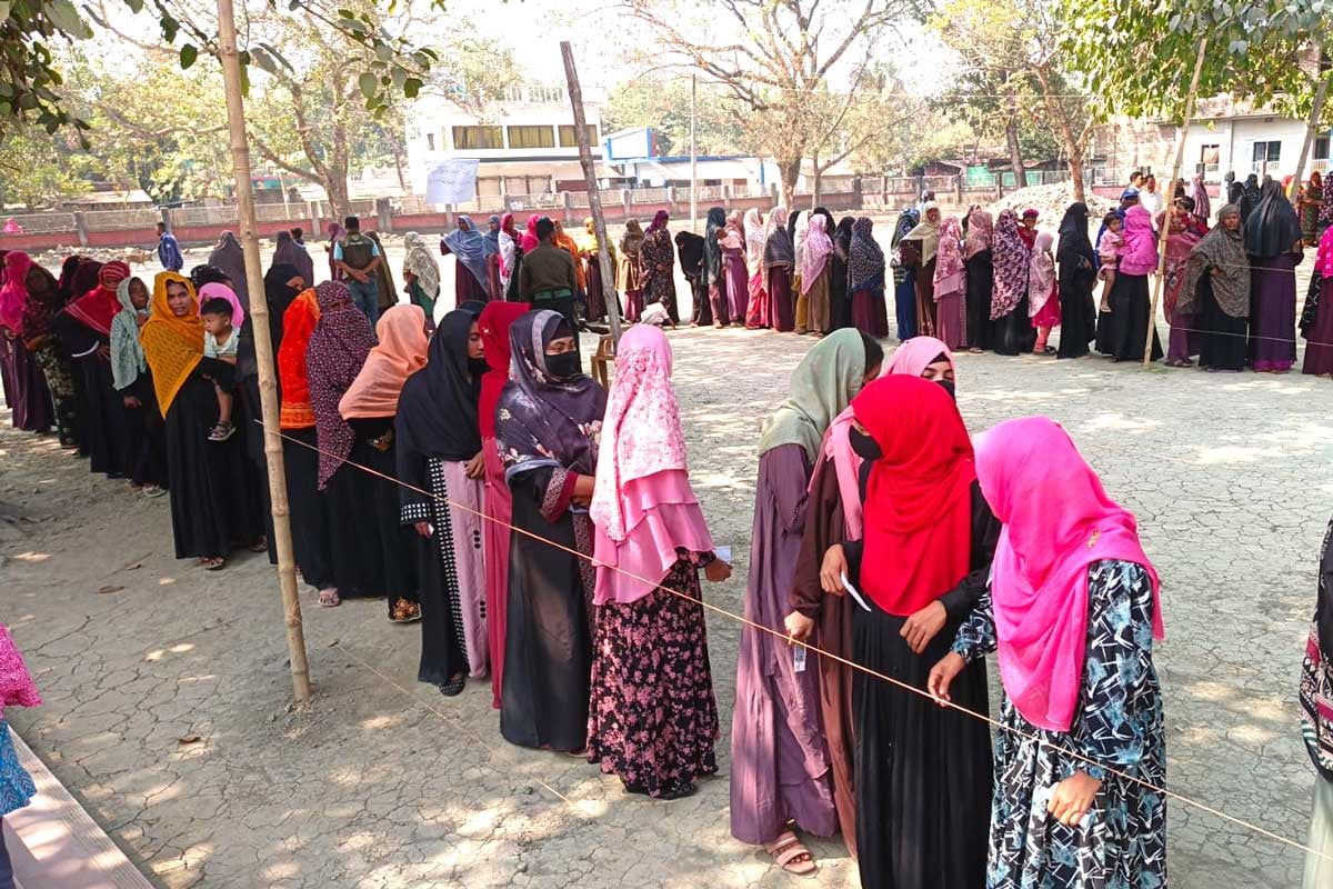 বিছিন্ন ঘটনা ছাড়া চুয়াডাঙ্গায় শান্তিপূর্ণভাবে ভোটগ্রহণ অনুষ্ঠিত