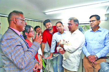 প্রাণীদের পাশে তারেক রহমান