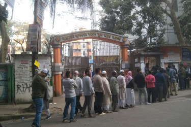 প্রথমবার ভোট দিয়ে উচ্ছ্বসিত দুই ভোটার