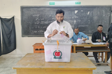 ভোট দিলেন ঢাকা-৪ আসনের বিএনপি প্রার্থী রবিন