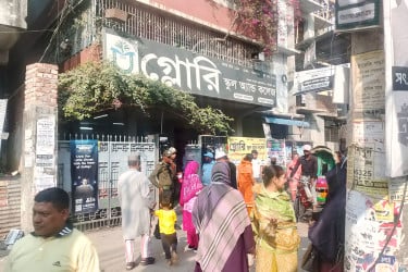 দেড় ঘণ্টায় ৮ শতাংশ ভোট মিরপুর গ্লোরি স্কুল কেন্দ্রে